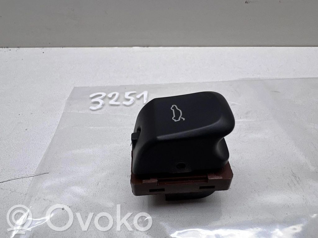 Audi A6 C7 Tailgate opening switch 