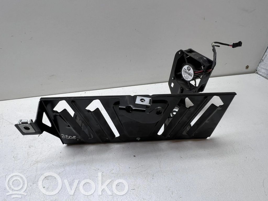 BMW 7 F01 F02 F03 F04 Uchwyt / Mocowanie wzmacniacza dźwięku 