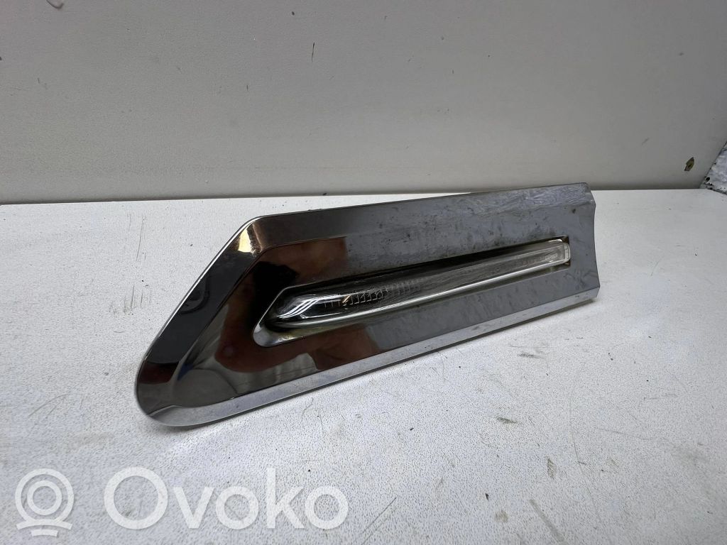 BMW 7 F01 F02 F03 F04 Kierunkowskaz błotnika przedniego 
