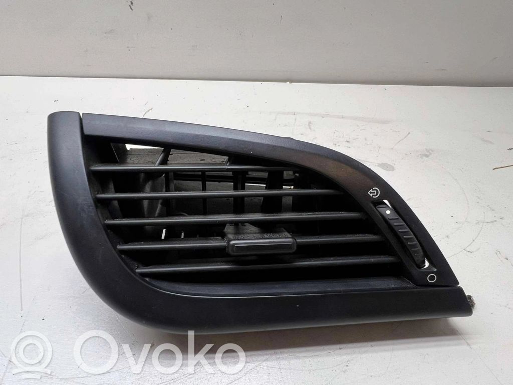 Peugeot 207 Boczna kratka nawiewu deski rozdzielczej 