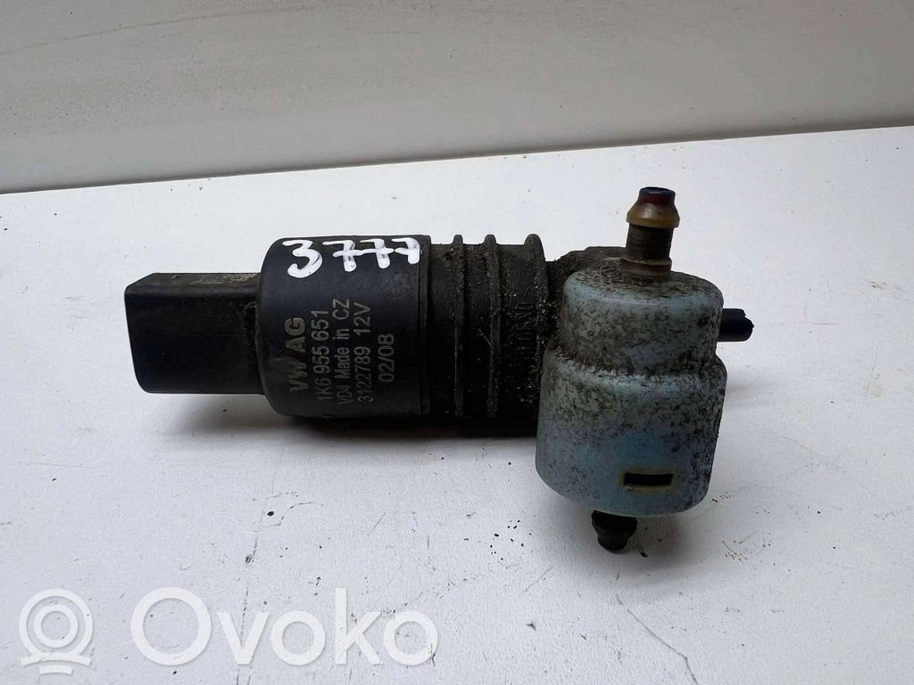Volkswagen PASSAT B6 Pompa spryskiwacza szyby przedniej / czołowej 
