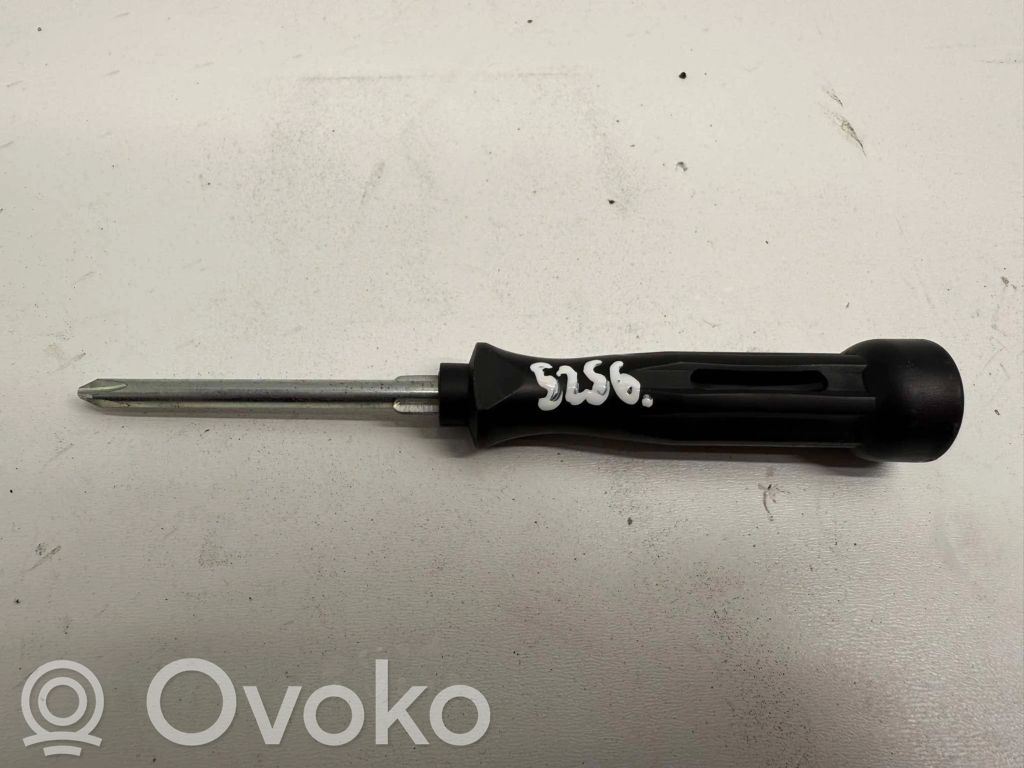 Zestaw narzędzi   8Z0012287