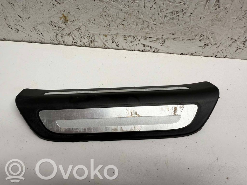 Audi Q3 8U Listwa progowa tylna 
