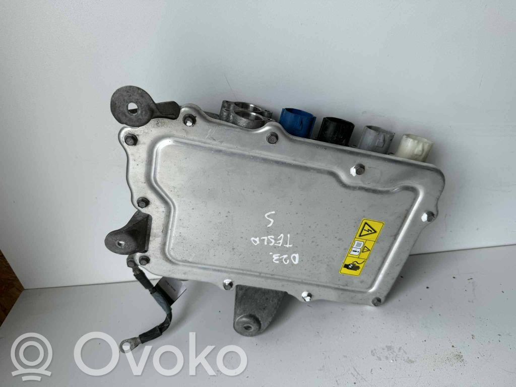Tesla Model S Voltage converter inverter 