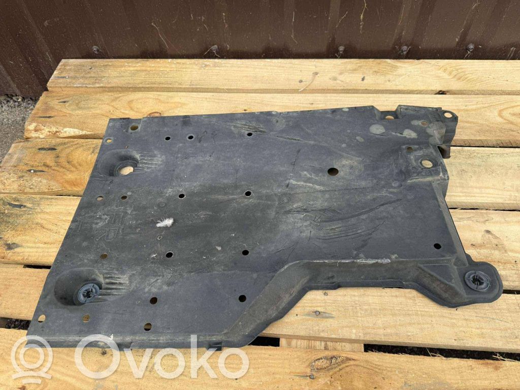 Toyota Auris E180 Osłona środkowa podwozia 