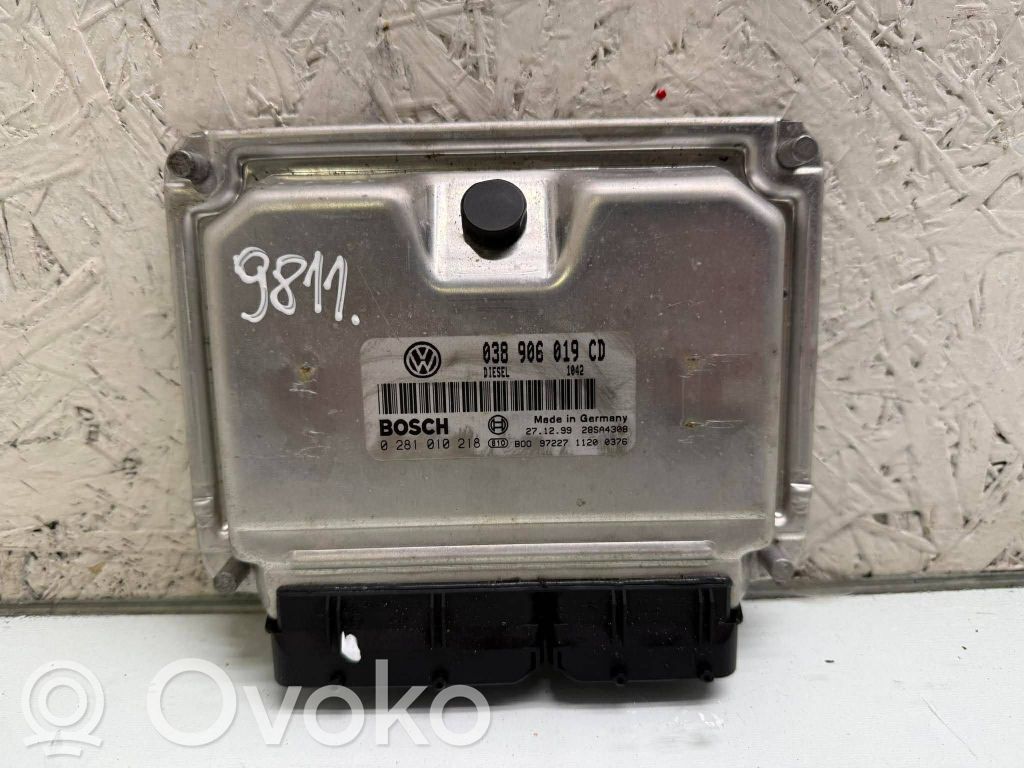Volkswagen PASSAT B5 Engine control unit/module 