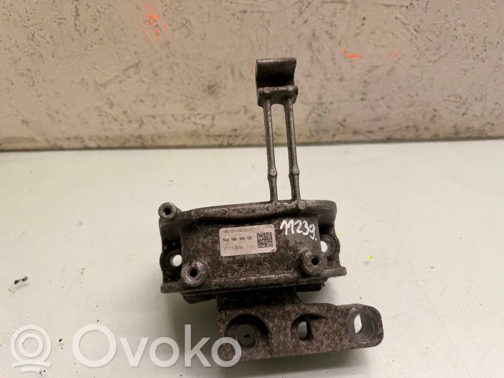 Skoda Octavia Mk3 (5E) Engine mount bracket 