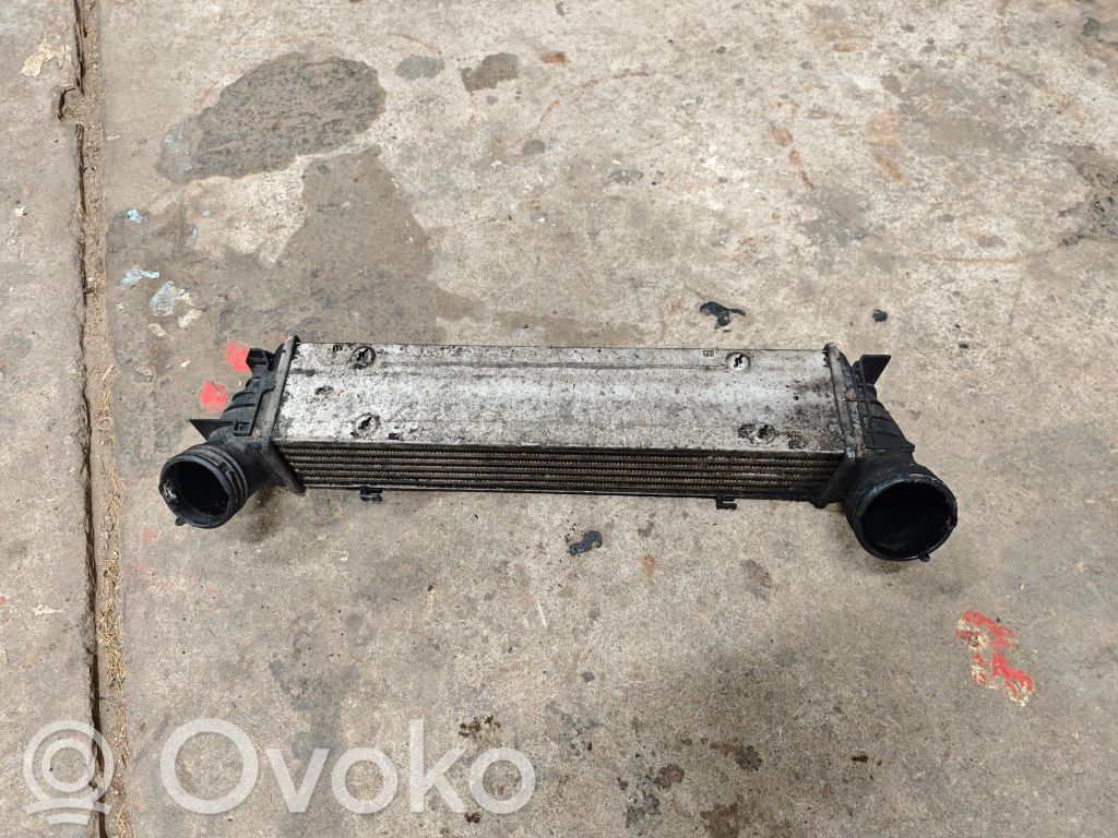 BMW 3 E92 E93 Starpdzesētāja radiators 