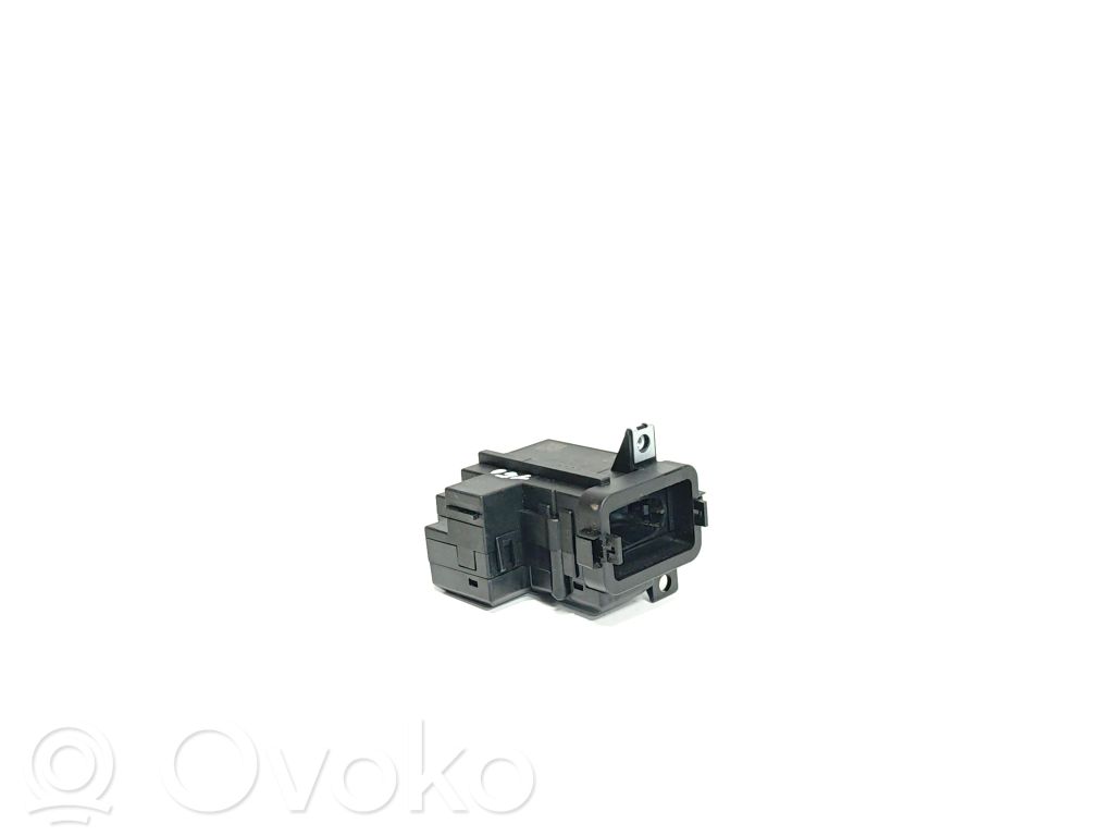 Audi A4 S4 B8 8K Užvedimo spynelė 