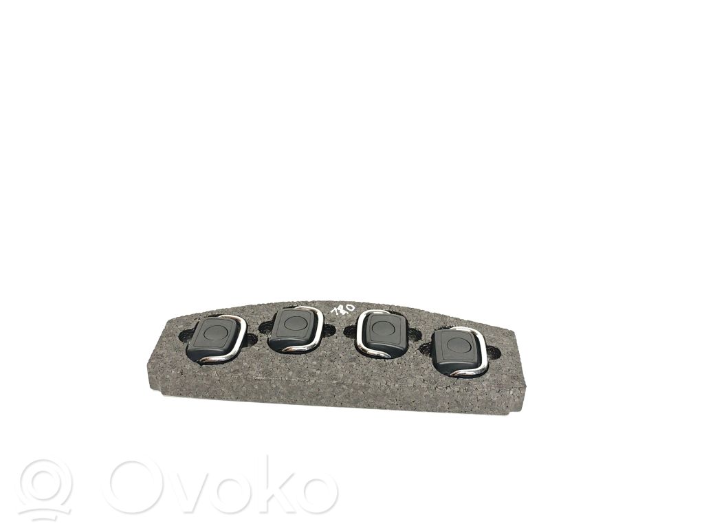 Tie down hook / loop   4G9012171