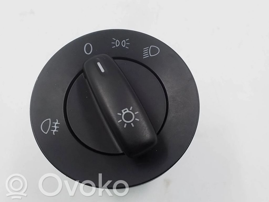 Volkswagen Golf V Light switch 