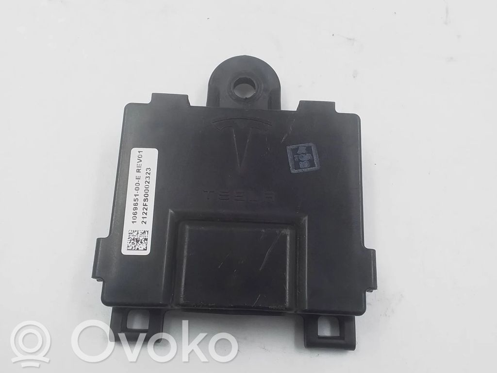 Tesla Model S Durvju vadības bloks 