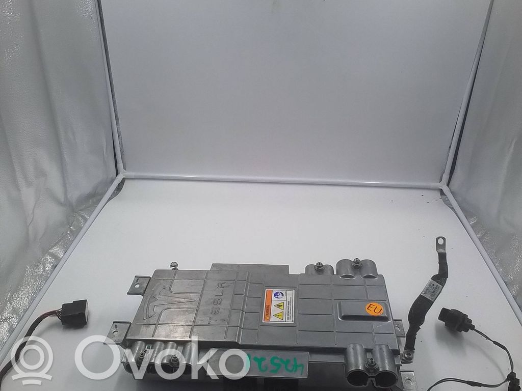 Tesla Model S Voltage converter inverter 