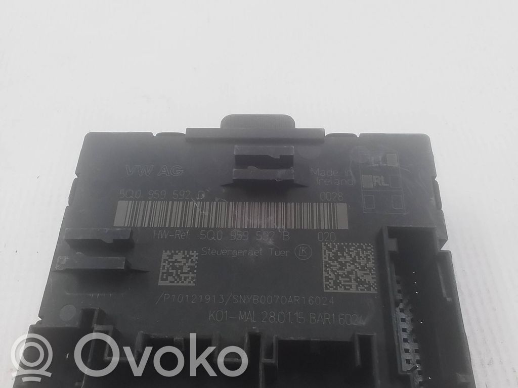Volkswagen PASSAT B7 Door control unit/module 