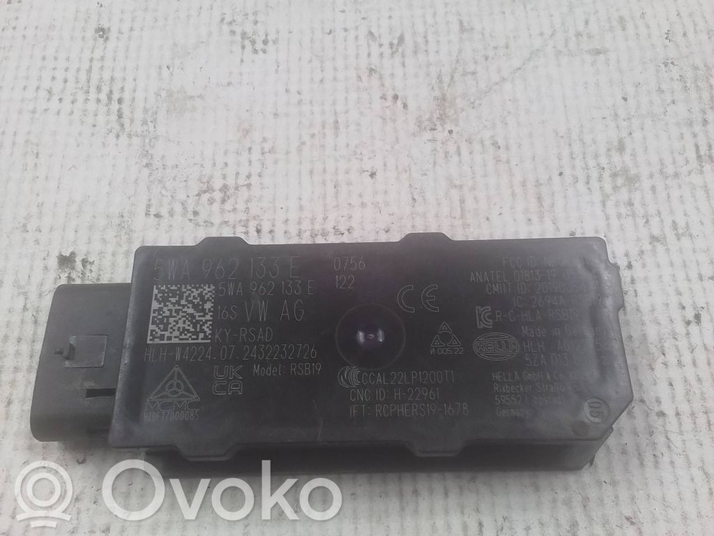 Volkswagen Golf VIII Aerial antenna amplifier 