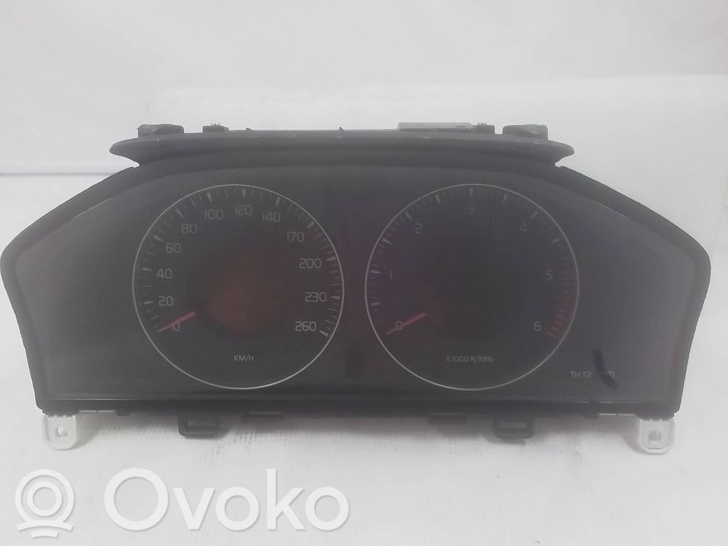Volvo XC70 Speedometer (instrument cluster) 