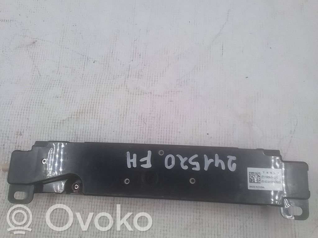 Tesla Model Y Antenos stiprintuvas 
