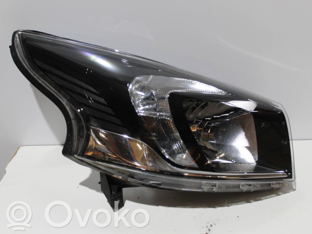 Opel Vivaro Scheinwerfer 