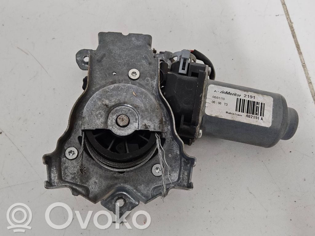 Nissan Qashqai Rear door window regulator with motor 