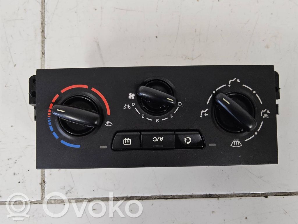 Peugeot 207 Climate control unit 