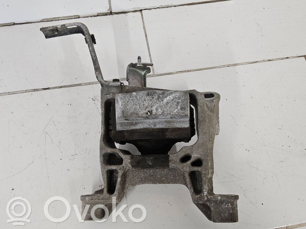 Engine mount bracket   KE642