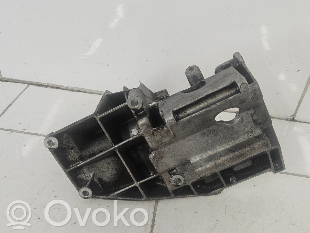 BMW 7 E38 Engine mounting bracket 