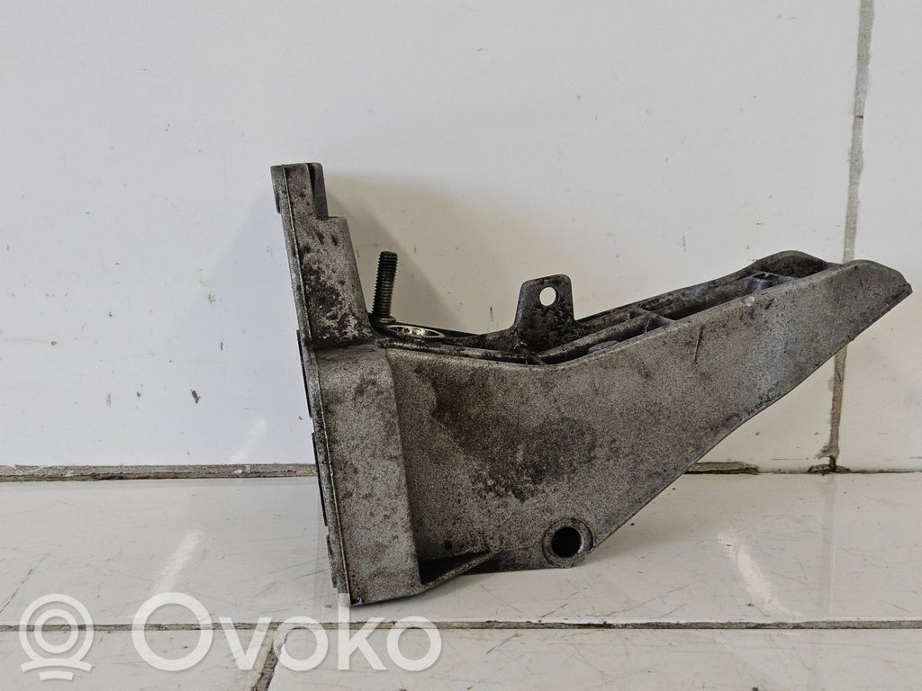 BMW 7 E38 Engine mounting bracket 
