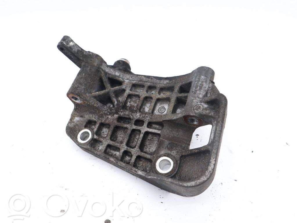 Audi A6 Allroad C7 Engine mounting bracket 