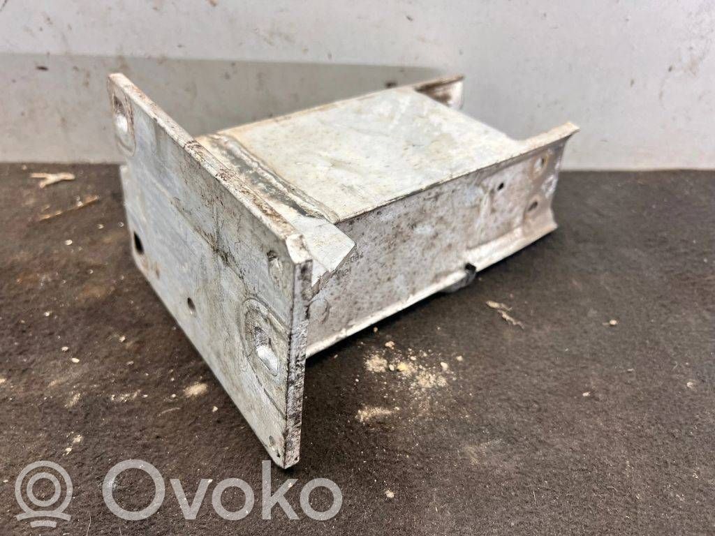 Audi A4 S4 B8 8K Etupuskurin törmäysvoiman vaimennin 