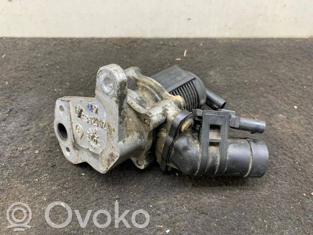 Volkswagen PASSAT CC EGR valve 