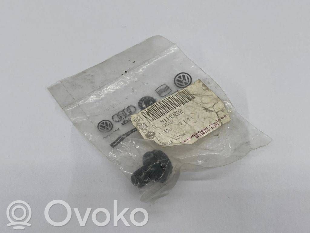 Volkswagen PASSAT B6 Mutterit/pultit 