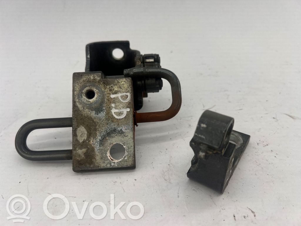 Audi A6 S6 C6 4F Front door lower hinge 
