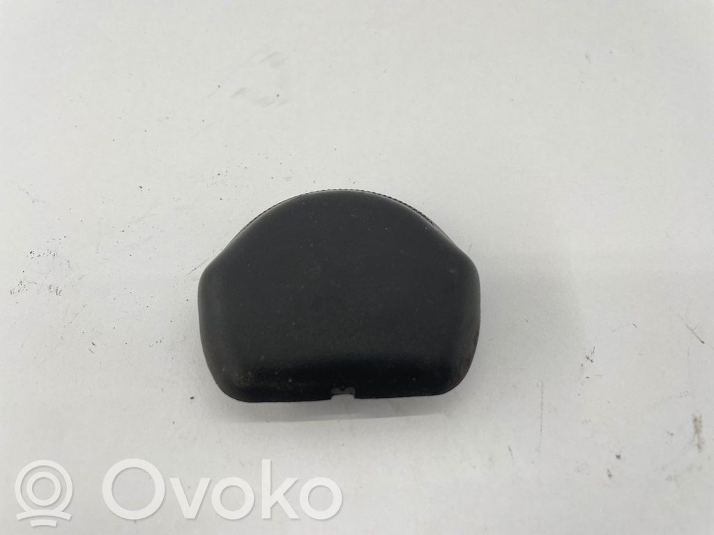 Skoda Octavia Mk1 (1U) Seat belt trim 