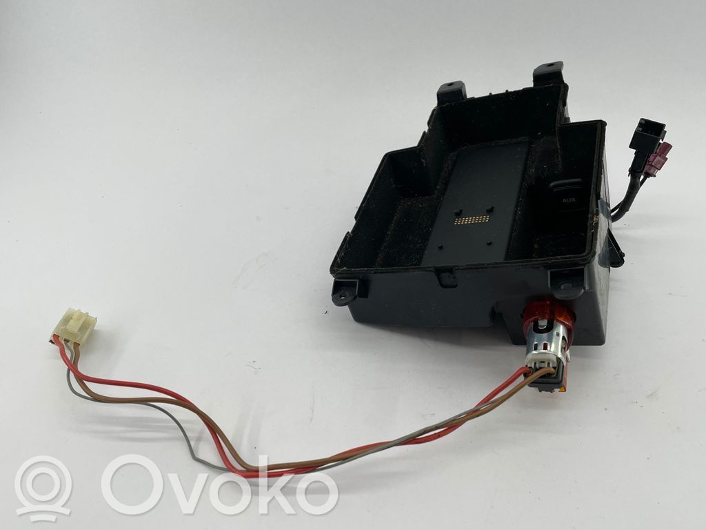 Audi A4 S4 B8 8K Mantu nodalījums 