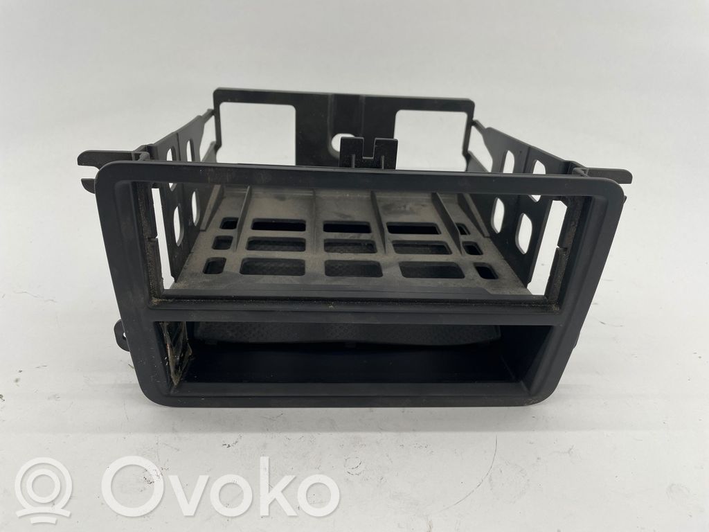 Volkswagen Caddy Verkleidung Radio / Navigation 