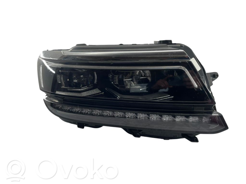 Volkswagen Tiguan Headlight/headlamp 