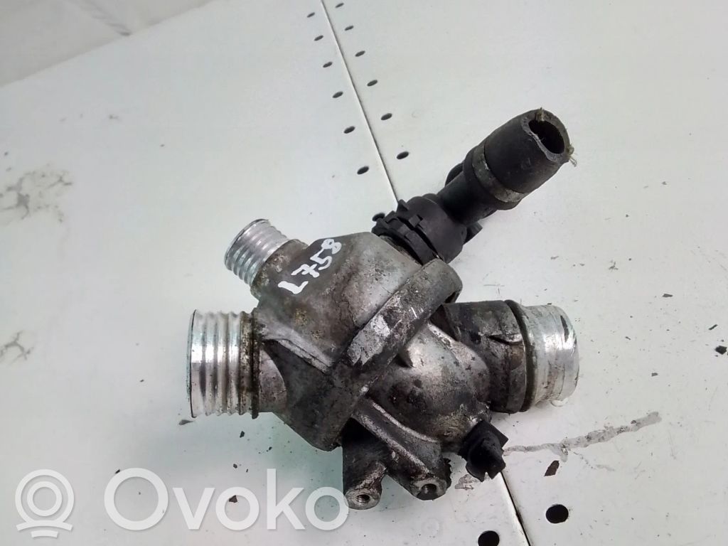 BMW 3 E92 E93 Termostats / termostata korpuss 