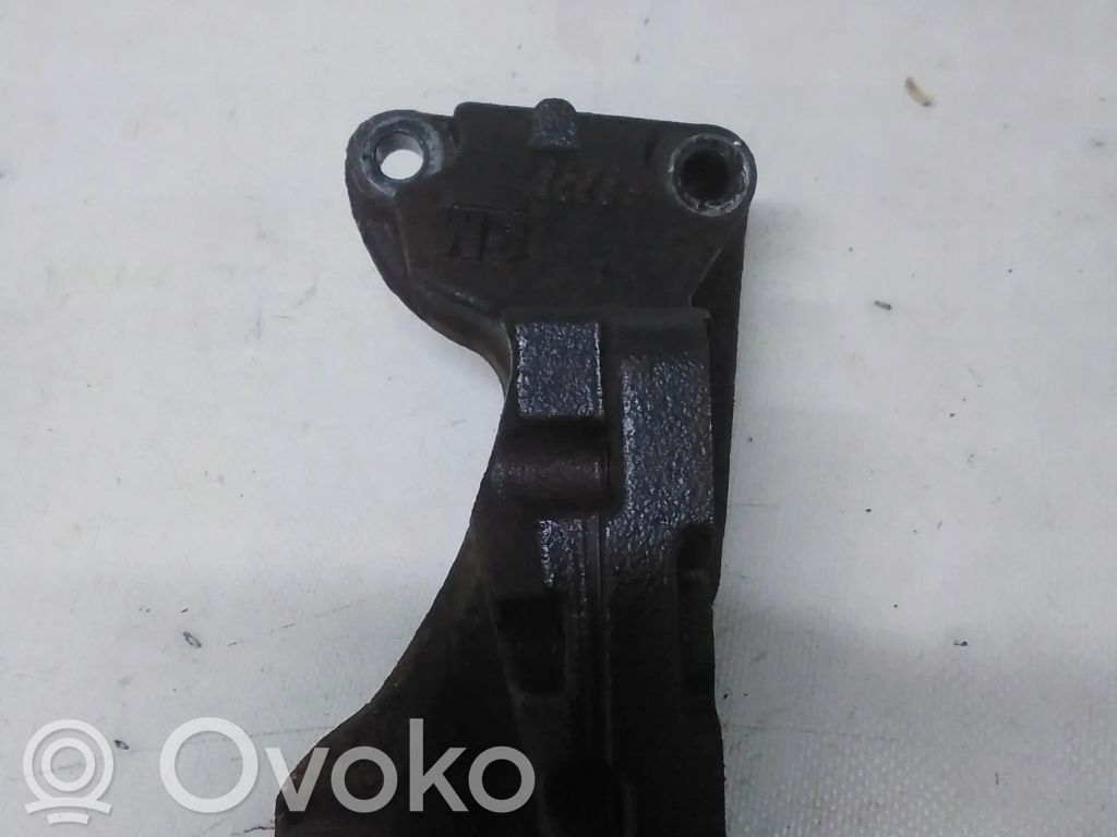Opel Astra H Engine mounting bracket 