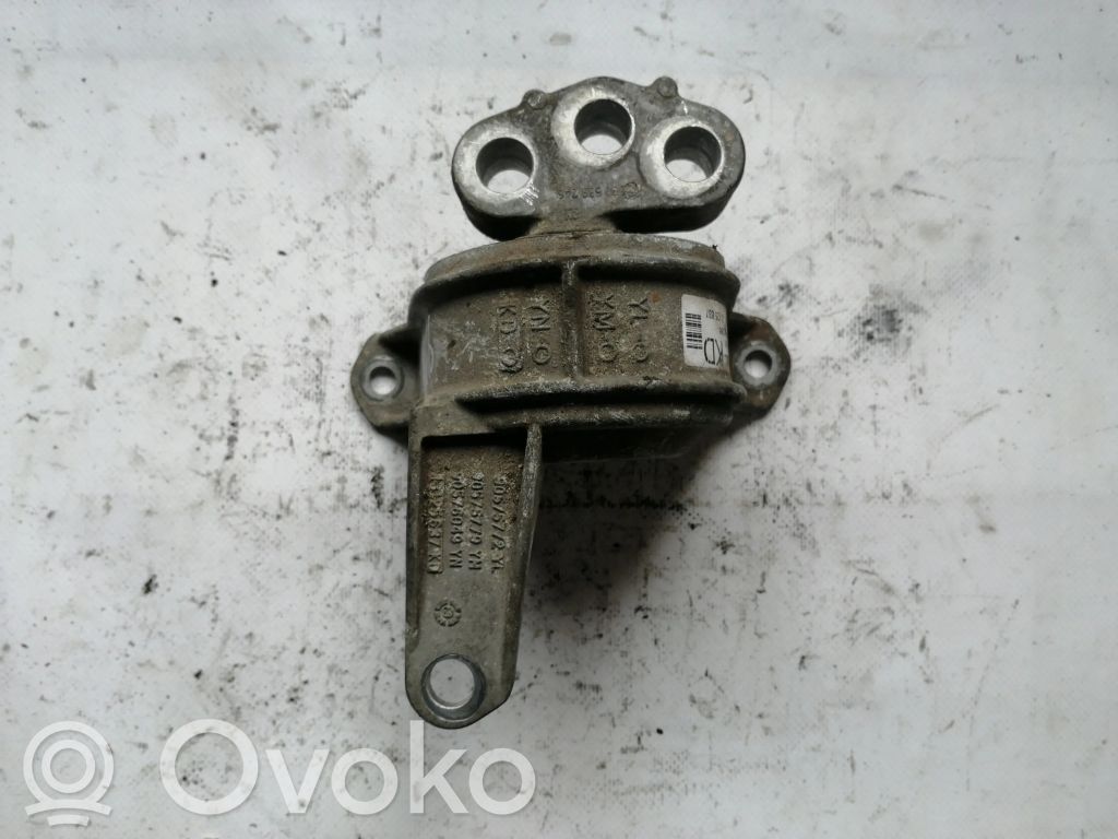 Opel Astra H Engine mount bracket 