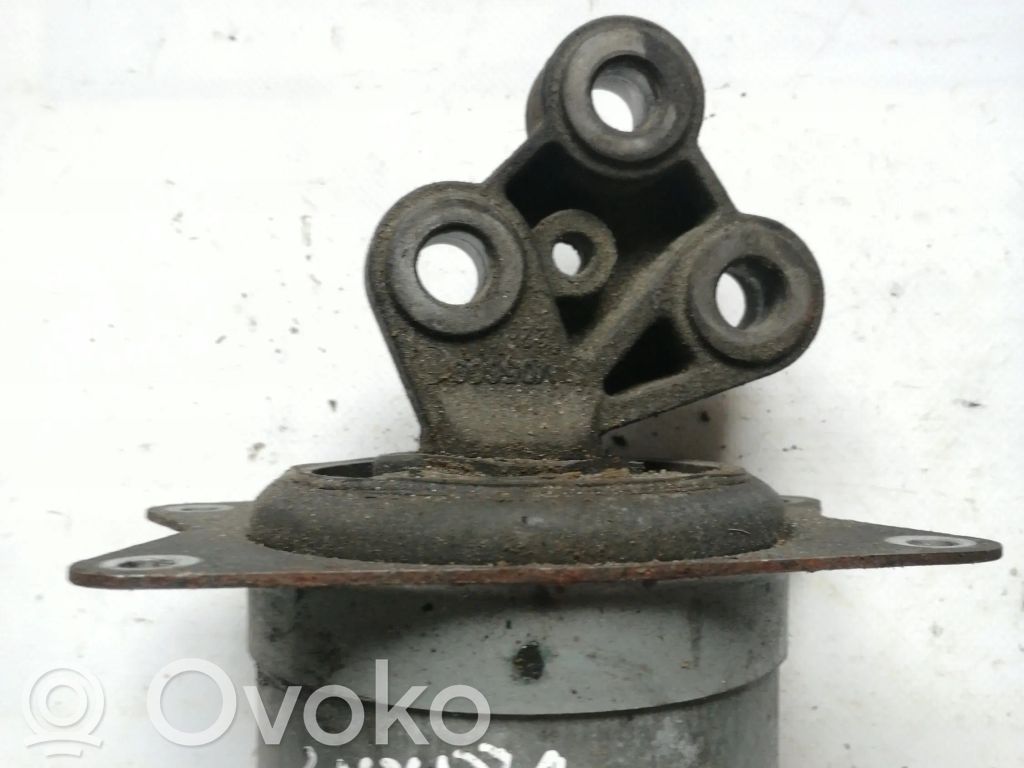 Engine mount bracket   V05729