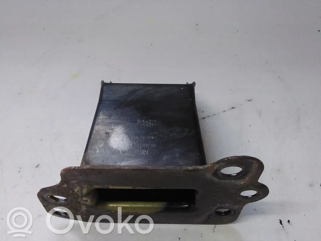 Opel Meriva A Front bumper mounting bracket 