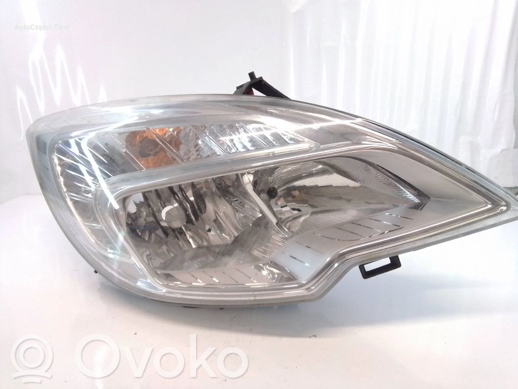 Opel Meriva B Priekinis žibintas 