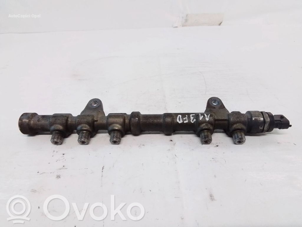 Opel Combo D Listwa wtryskowa 
