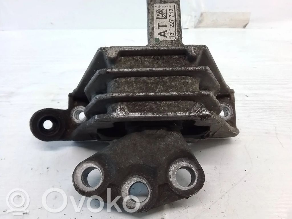 Engine mount bracket   13227712,13444860,684606