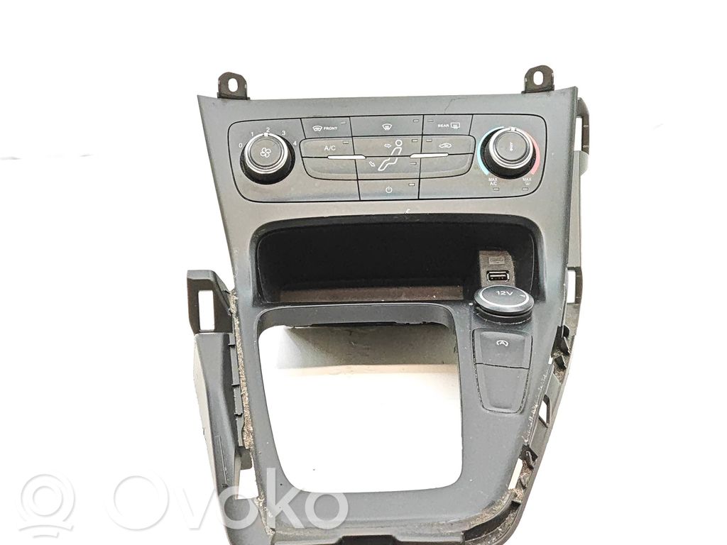 Ford Focus Dashboard storage box/compartment 