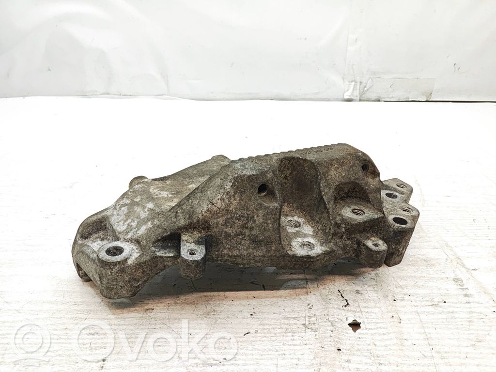 Opel Movano B Engine mounting bracket 