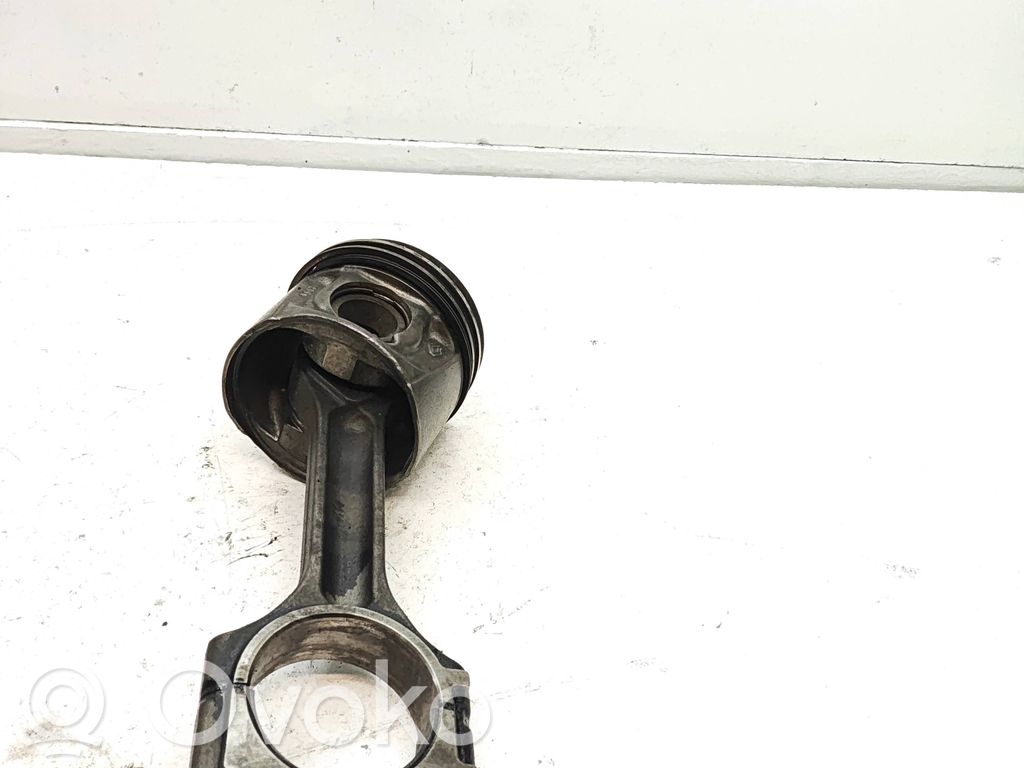 Renault Master III Piston with connecting rod 