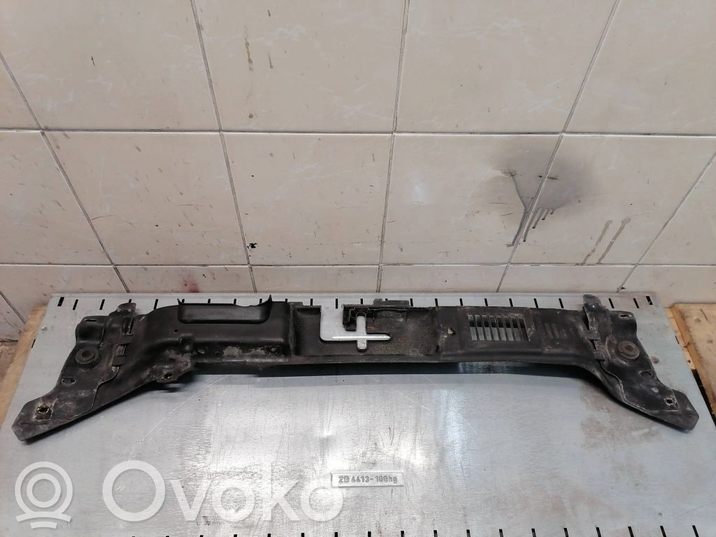 Volvo V50 Radiatorių apdaila 