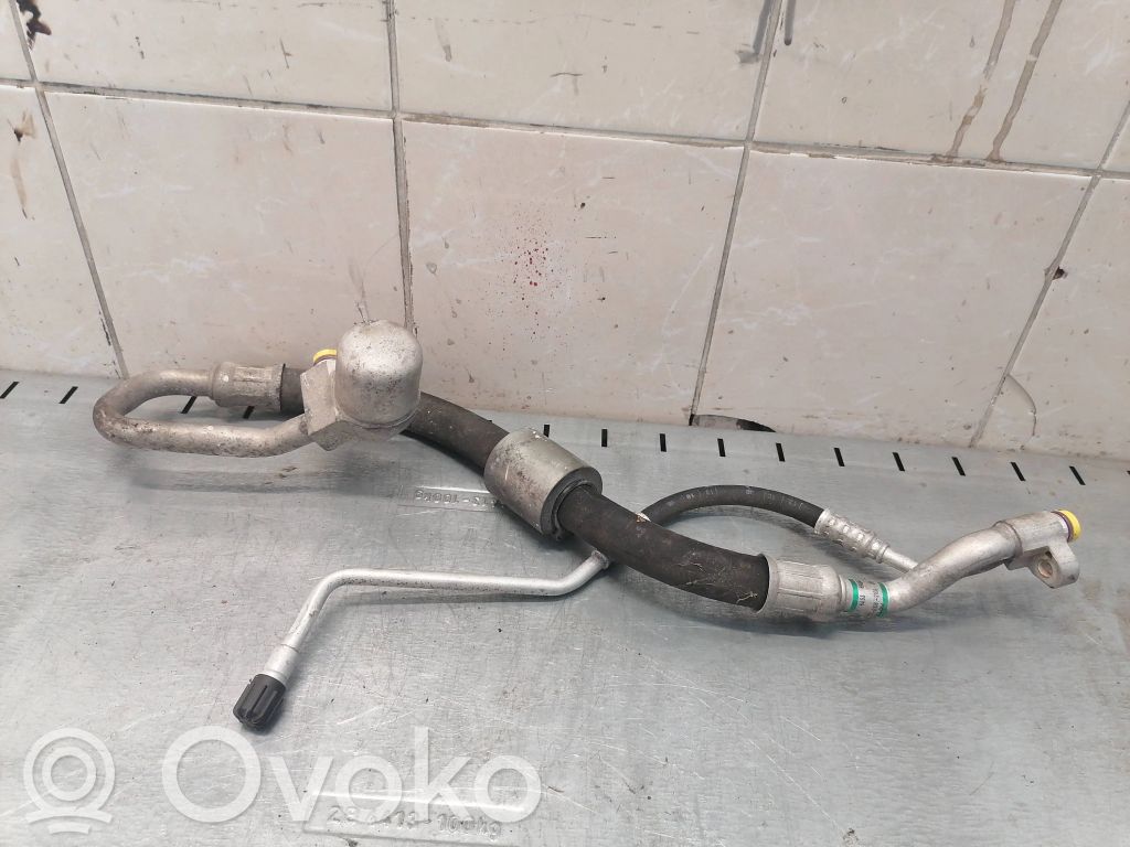 BMW 1 E81 E87 Ilmastointilaitteen putki (A/C) 