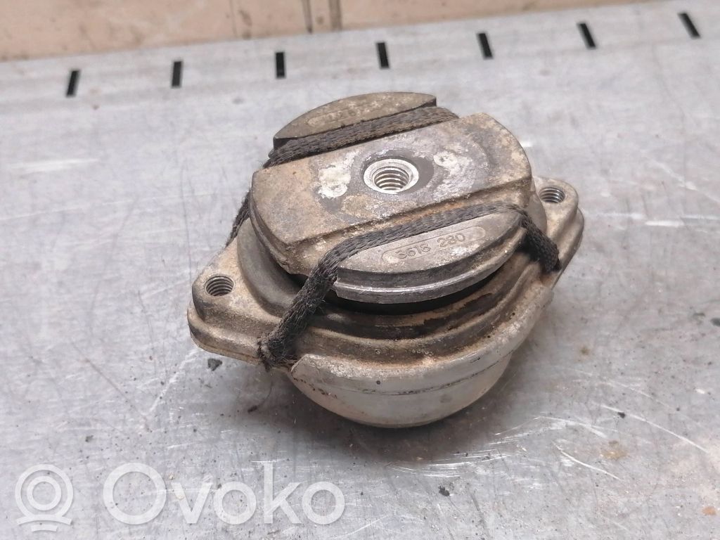 Audi A4 S4 B7 8E 8H Engine mount bracket 